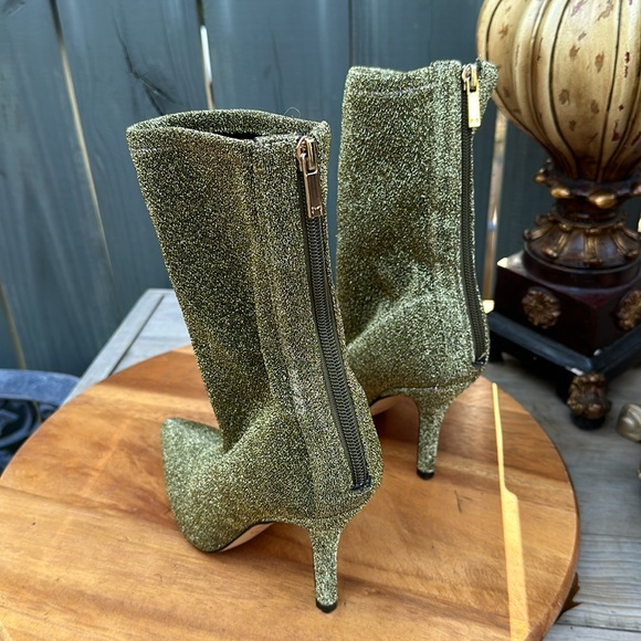 Newish Marc Fisher LTD Breezy Gold Glitter Boots - Sz 5M - Picture 3 of 11